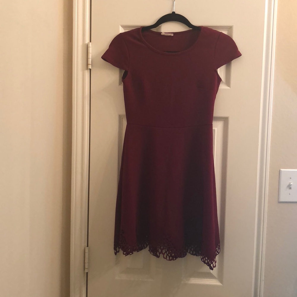 Beautiful maroon dress Ed’s in small. Worn once.❤️